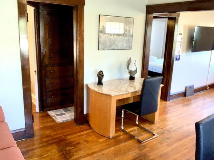 The House Hotels- Thoreau Upper - - 10 Minutes To Downtown Attractions Apartment *