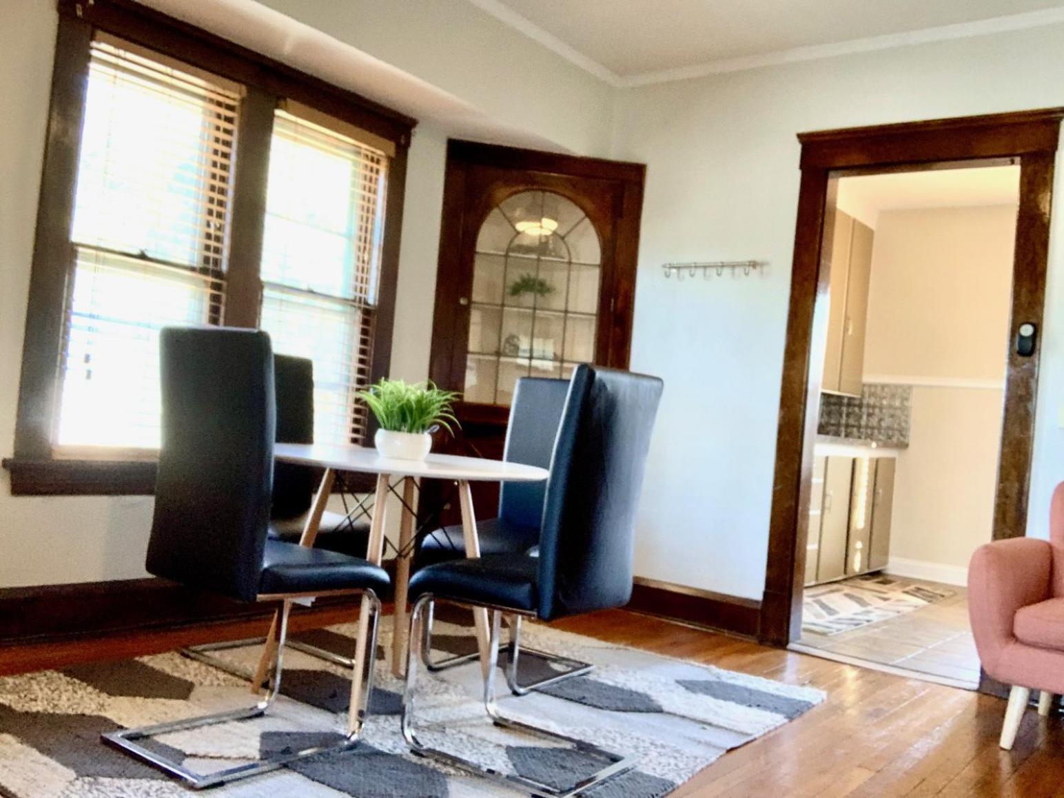 The House Hotels- Thoreau Upper - - 10 Minutes To Downtown Attractions Apartment