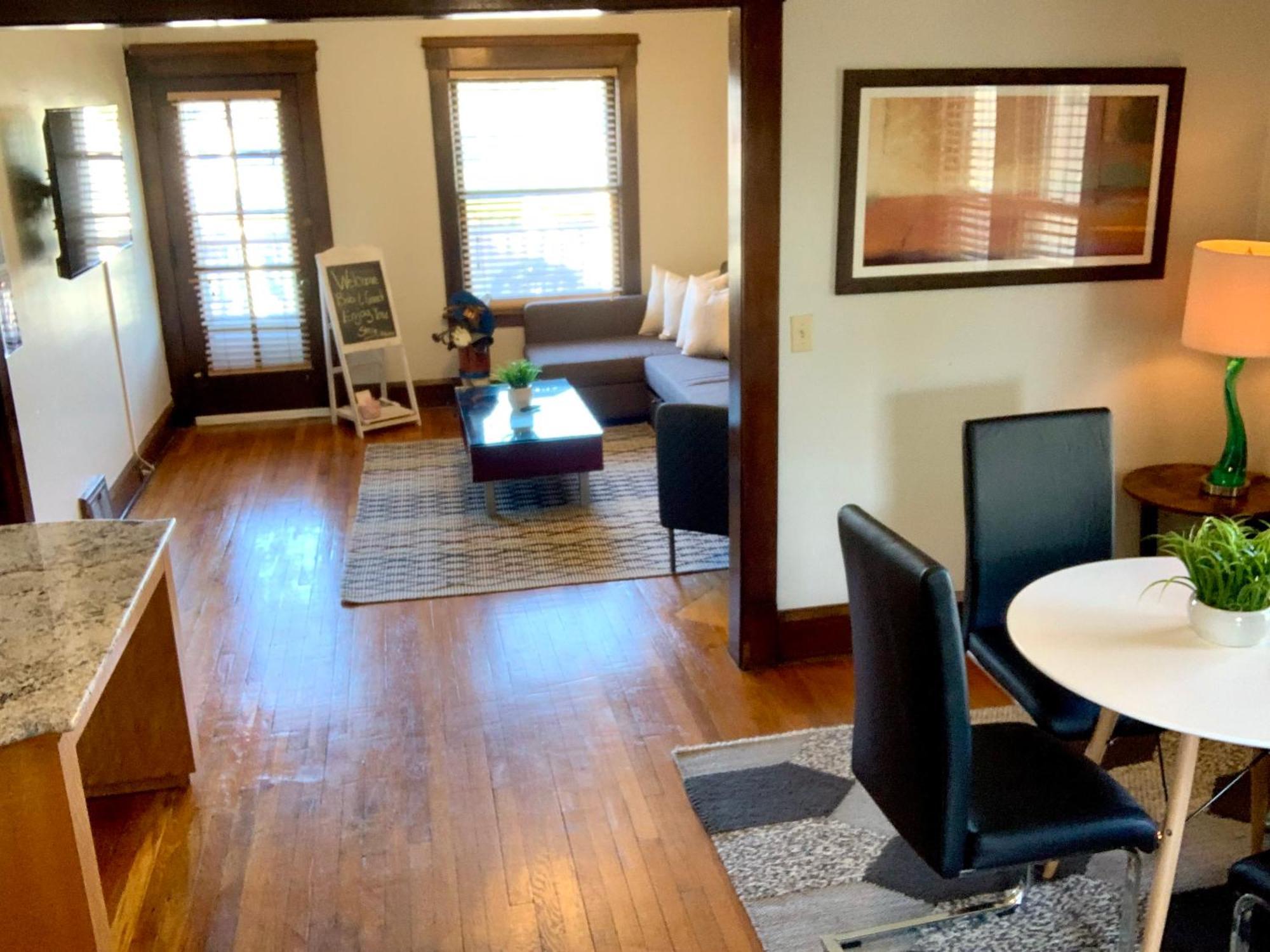 The House Hotels- Thoreau Upper - - 10 Minutes To Downtown Attractions Lakewood