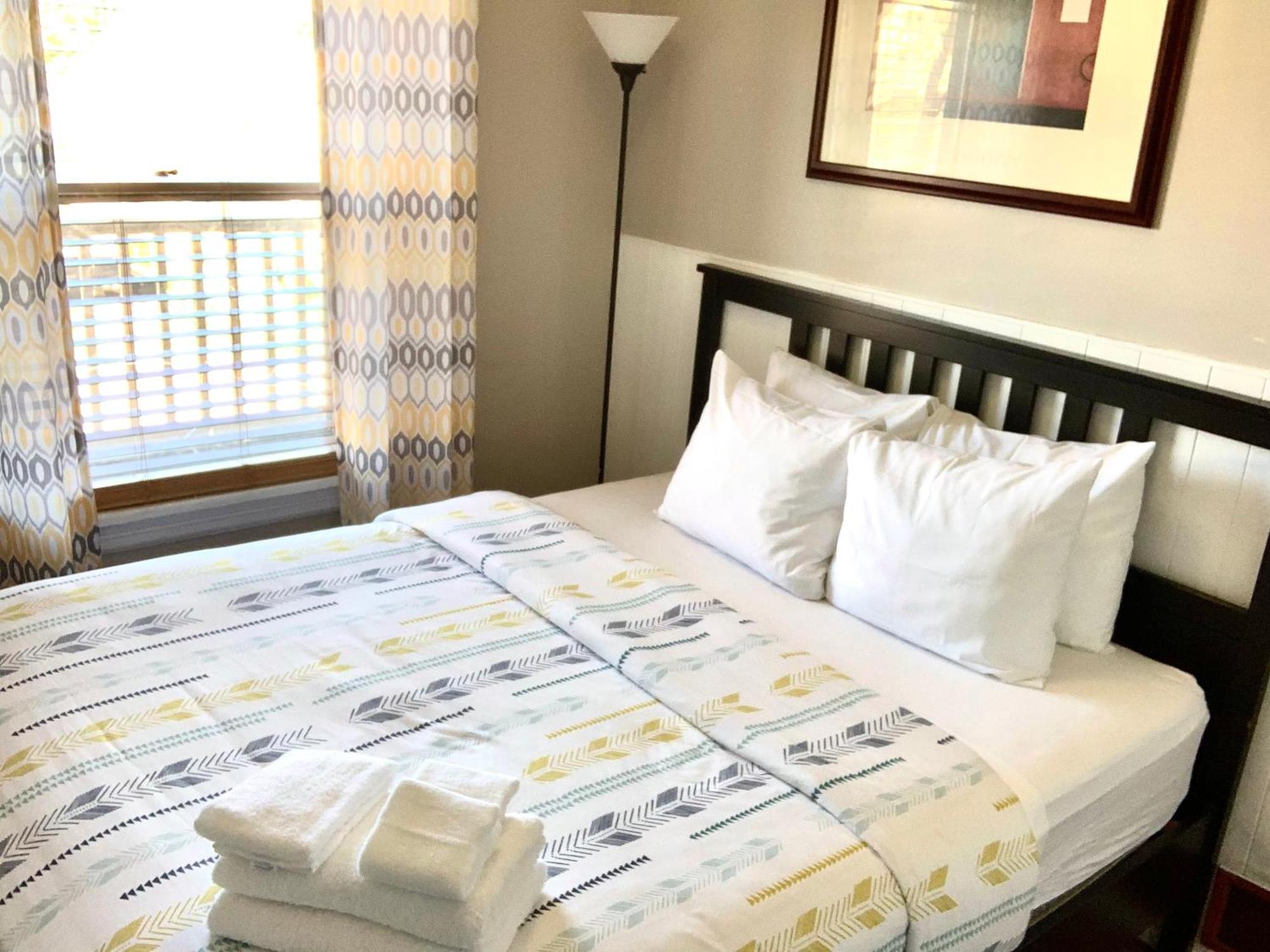 The House Hotels- Thoreau Upper - - 10 Minutes To Downtown Attractions Apartment